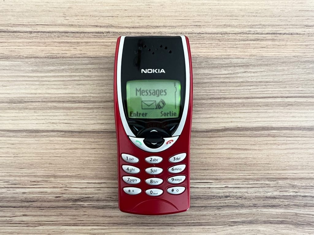 Bienvenue dans le menu du Nokia 8210 retro