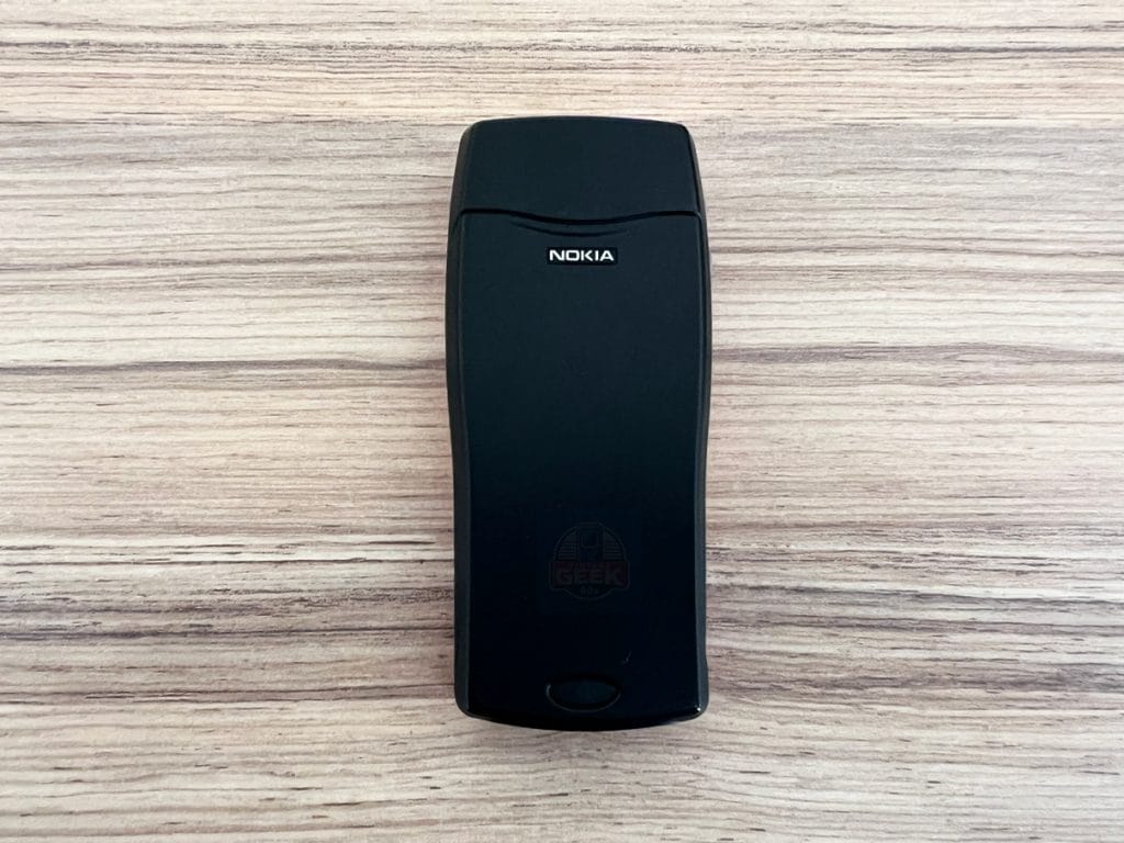 Le Nokia 8210 vu de dos