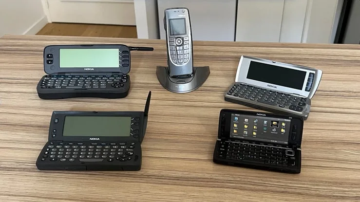 📸 Gamme Nokia Communicator – Téléphones professionnels emblématiques, avec clavier complet et écran large, incluant les modèles 9000, 9210, 9500 et E90.