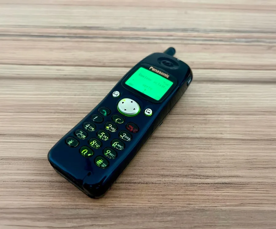 La couleur verte de l'écran du Panasonic GD90.