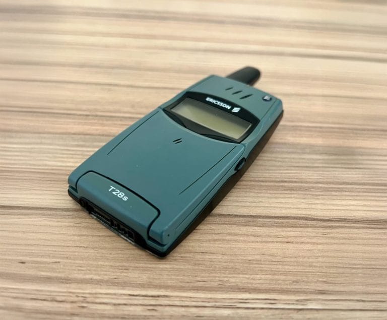Téléphone Portable Vintage Sony Ericsson T28s - « Réseau Hors Service » - Beige, 1 Mo