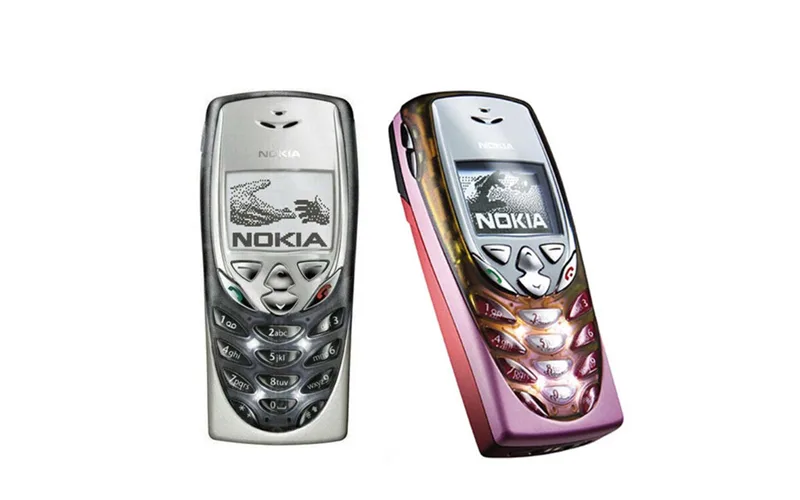 Redécouvrez le Nokia 8310, le téléphone miniature culte du début des années 2000.