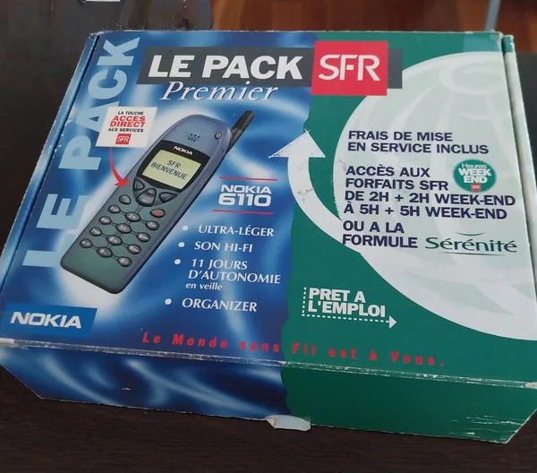 Le Nokia 6110 "caméléon', ici en pack SFR Premier. 