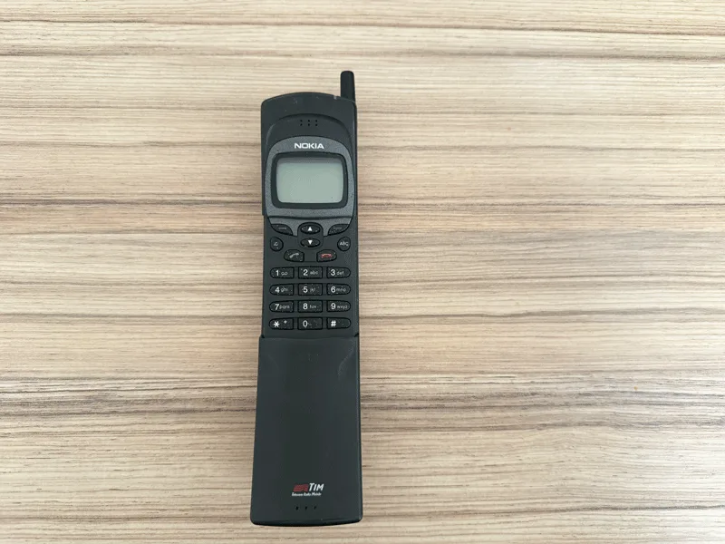 Le clapet coulissant du Nokia 8110 banana