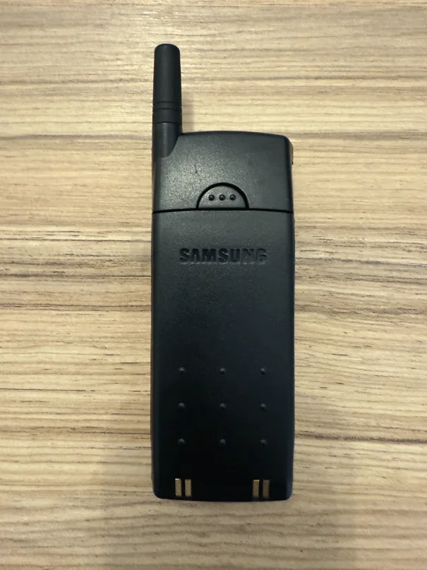 Le Samsung SGH-2200 vu de dos.